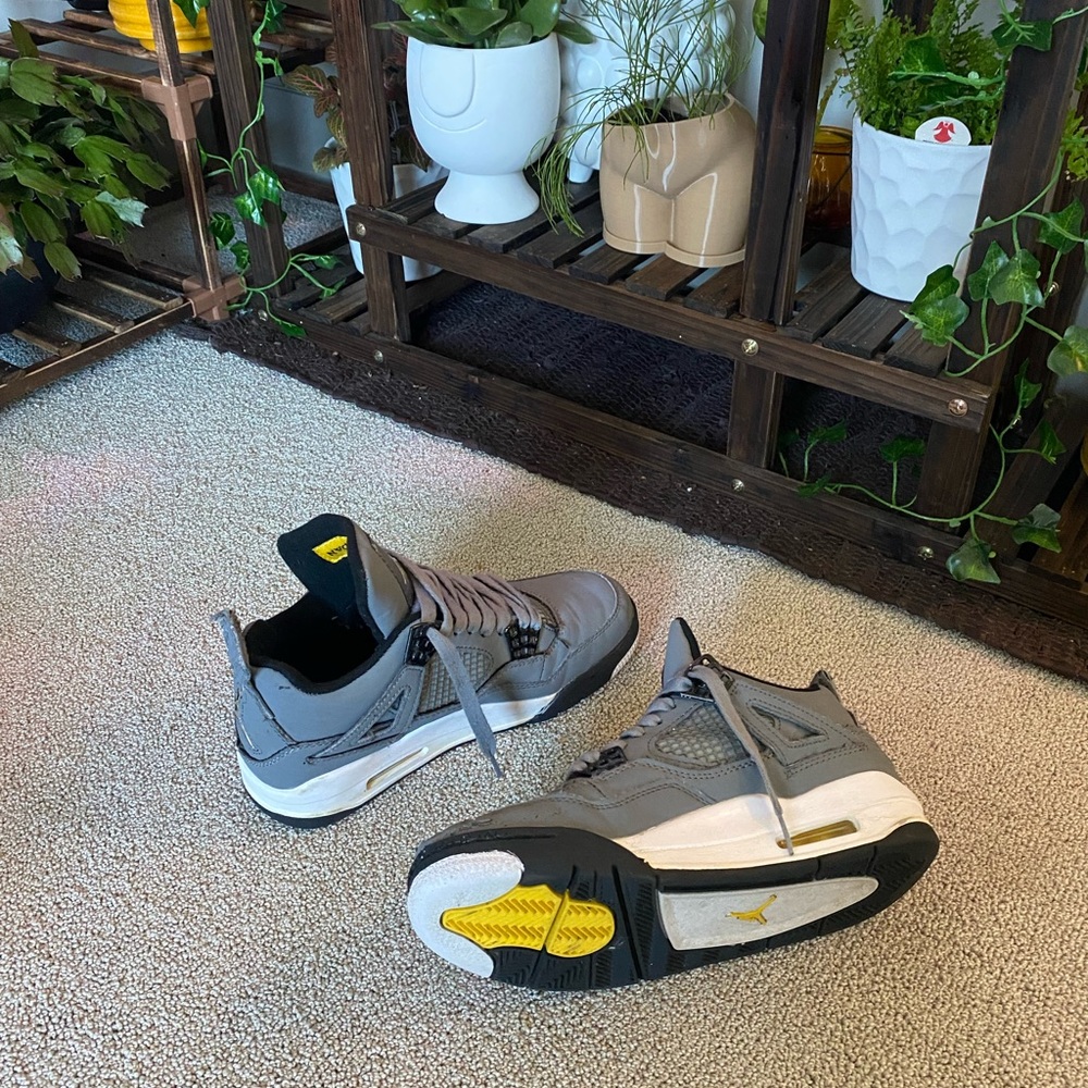 Jordan 4s US Mens 7